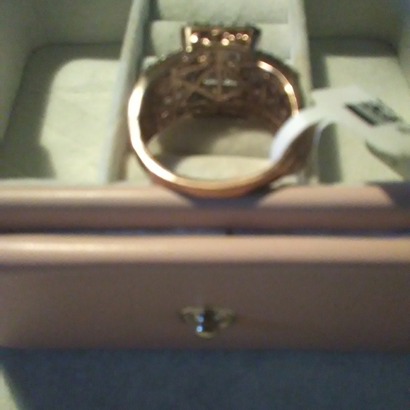 Show piece size 12 ring - Picture 3 of 4